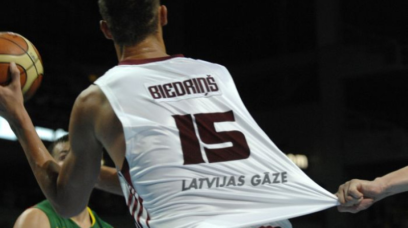 Neizdevās noturēt arī šovasar...
Foto: Romāns Kokšarovs, Sporta Avīze