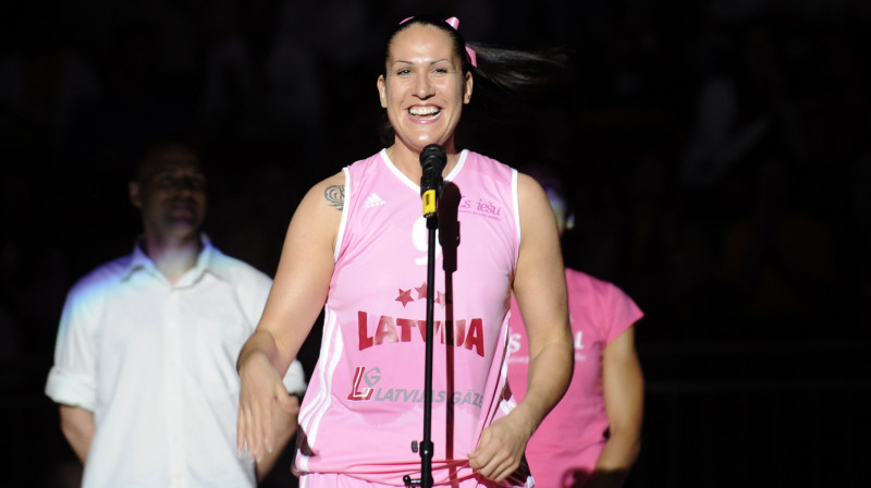 Latvijas valstsvienības kapteine Liene Jansone 
Foto: Romāns Kokšarovs, "Sporta Avīze", f64