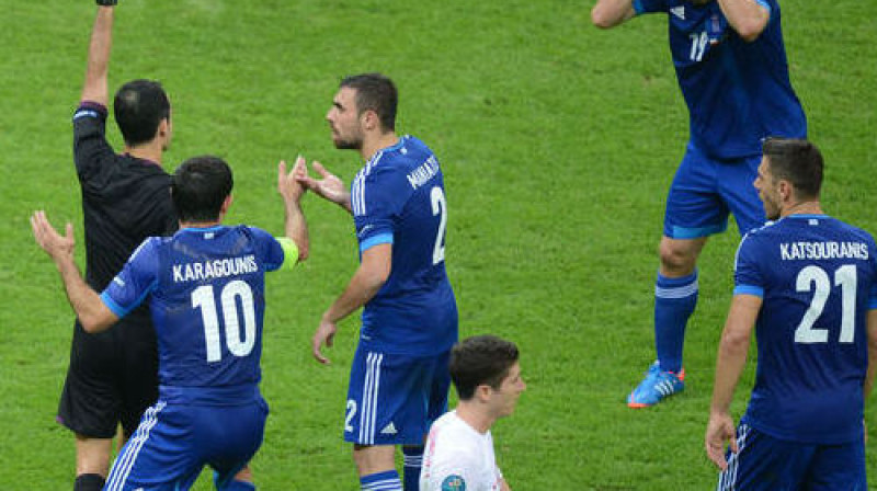 Grieķi nespēj noticēt tiesneša lēmumiem
Foto: AFP/Scanpix