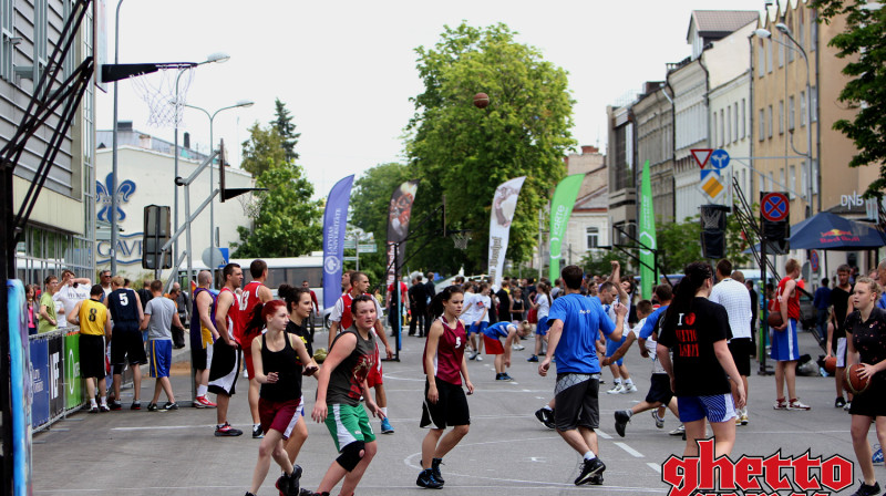 "Ghetto Basket" spēles Daugavpils centrā Rīgas ielā
Foto: Renārs Buivids