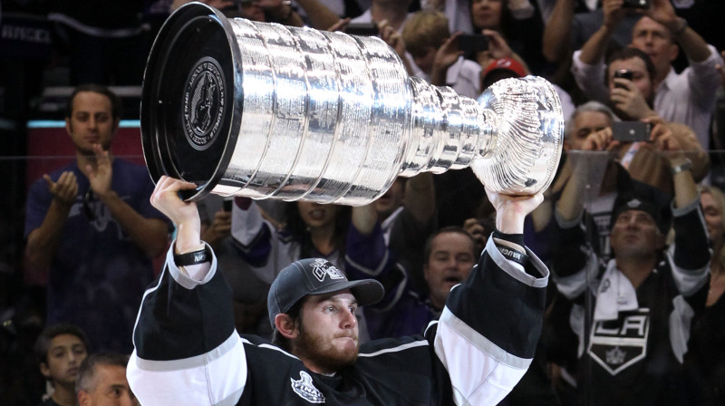 "Play-off" MVP Džonatans Kviks ar Stenlija kausu.
Foto: AP/Scanpix