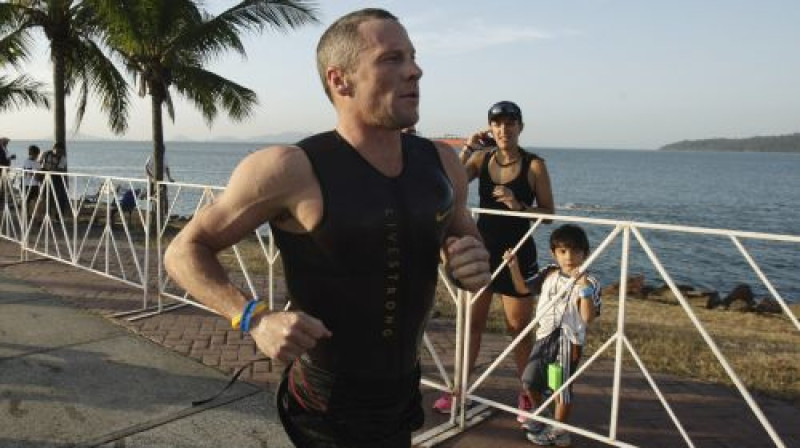 Lānss Ārmstrongs triatlona sacensību laikā
Foto: AP/Scanpix