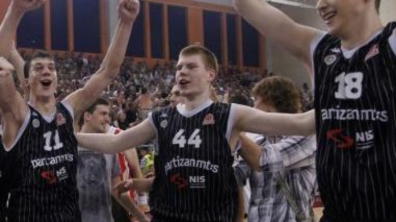 Serbijas čempions un Radivojes Korāča kausa ieguvējs Dāvis Bertāns
Foto: kkpartizan.rs
