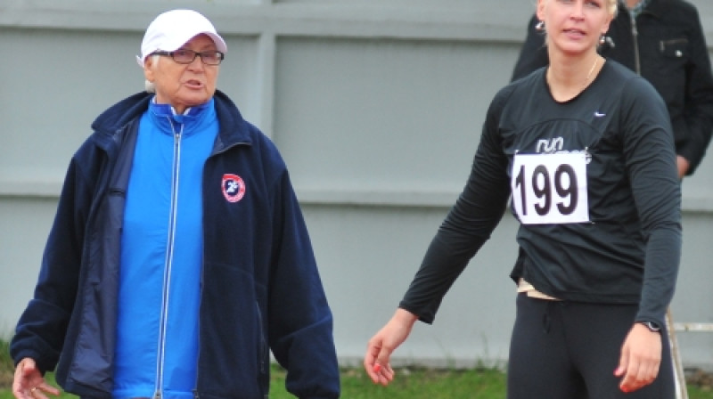 Valentīna Eiduka un Sinta Ozoliņa Kovala
Foto: Romualds Vambuts