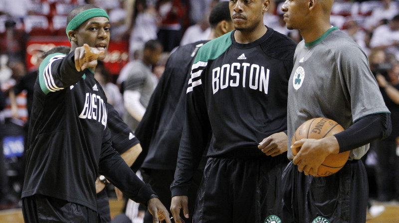 Reižonam Rondo un Polam Pīrsam ir līgums uz nākamo sezonu ar "Celtics", bet, vai Reju Alenu arī redzēsim "ķeltu" rindās gaidāmajā sezonā?
Foto: AP/Scanpix