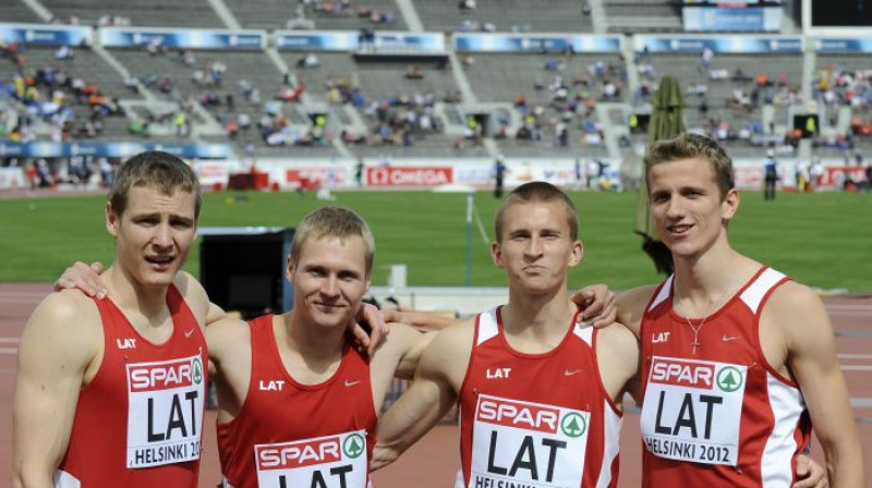 Latvijas kvartets pēc finiša Helsinku stadionā
Foto: Romāns Kokšarovs, Sporta Avīze, f64