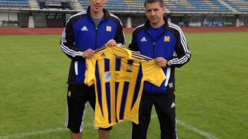 Josuke Saito (pa kreisi)
Foto: futbolista personīgais arhīvs