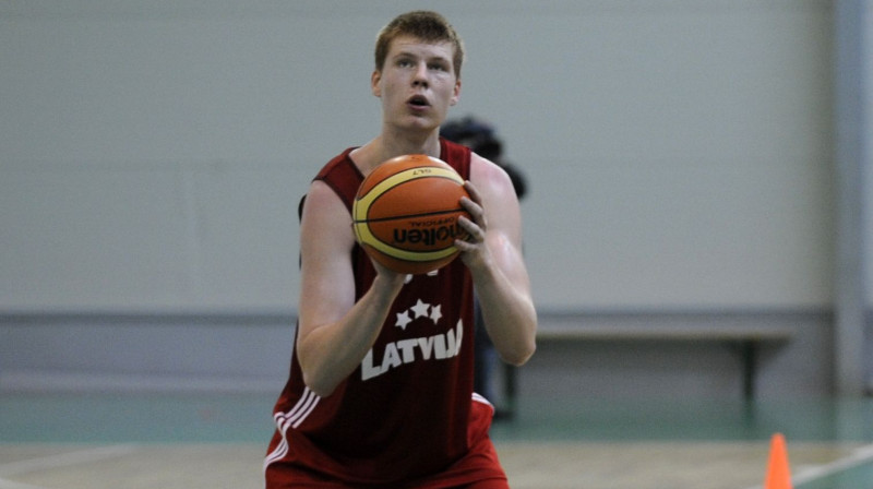 Dāvis Bertāns 
Foto: Romāns Kokšarovs, Sporta Avīze, f64