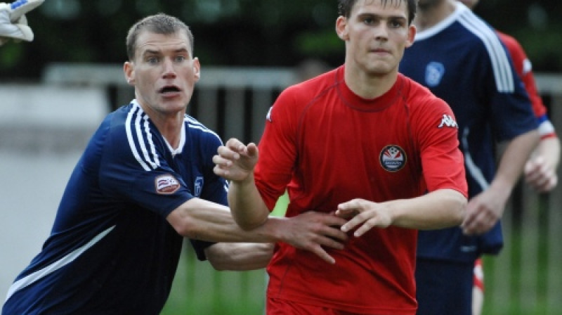 Nē, Valēriju Šabalu (pa labi) šobrīd nav iespējams nosegt!
Foto: Gints Ivuškāns (f64)