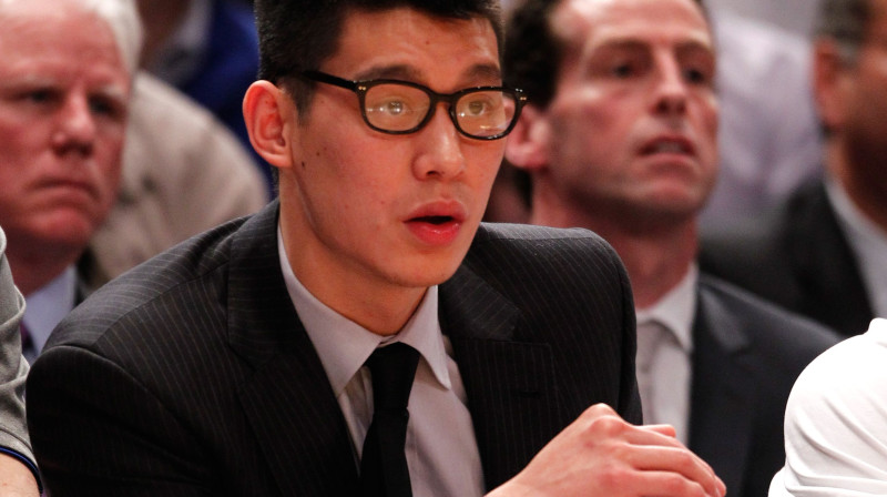 Džeremija Lina rokās vairs nav noteikt, kur spēlētājs turpinās karjeru - Ņujorkā vai Hjūstonā... 
Foto: AFP/Scanpix