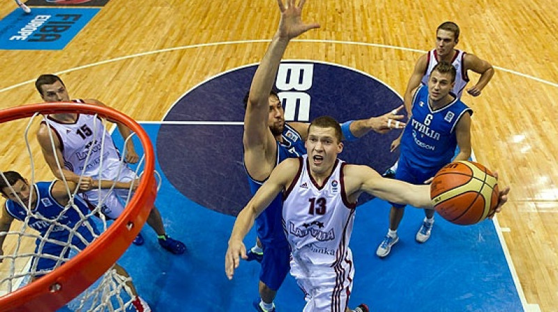 Jānis Strēlnieks: 18 punktu Latvijas valstsvienības izbraukuma spēlē Bosnijā.
Foto: Castoria/Metlas, www.fibaeurope.com