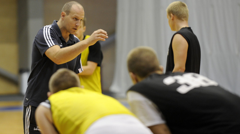 Latvijas U20 valstsvienības galvenais treneris Roberts Štelmahers 
Foto: Romāns Kokšarovs, Sporta Avīze, f64