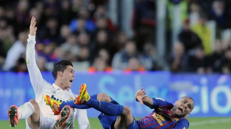 Krištianu Ronaldu un Daniels Alvešs
Foto: AP/Scanpix