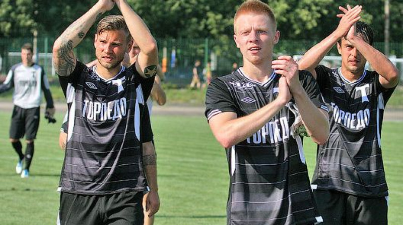 Edgars Gauračs (pa kreisi) ar partneriem
Foto: torpedo.ru