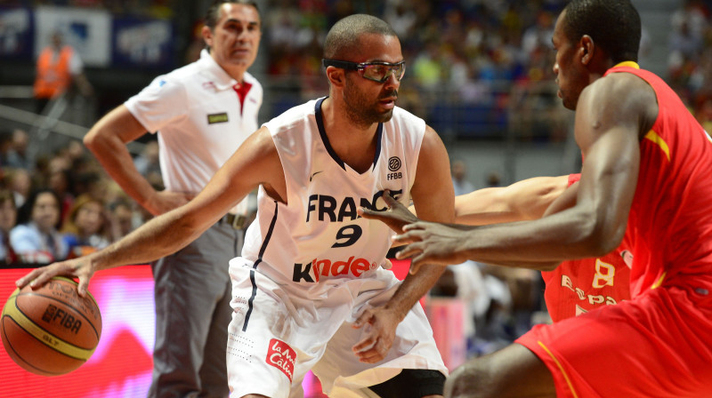 Tonijs Pārkers vēl nav pilnībā atguvies no acs savainojuma 
Foto: AFP/Scanpix