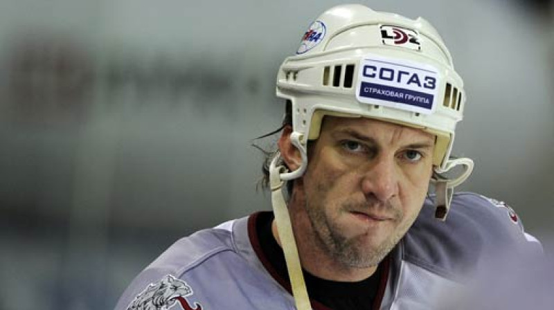 Sandis Ozoliņš izlases sastāvā līdz šim ir uzspēlējis. Beidzot vajadzēs...spēlēt.