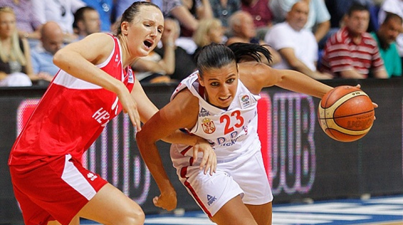 Serbijas sieviešu basketbola valstsvienībā ar #23 spēlē Ana Daboviča
Foto: Marko Metlas, www.fibaeurope.com