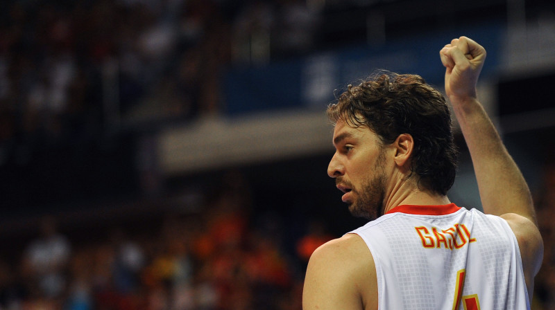 Pau Gazols ar Spānijas izlasi mēģināja, taču nevarēja amerikāņiem atņemt viņiem jau pirms turnīra piešķirtās zelta medaļas...

Foto: AFP/Scanpix