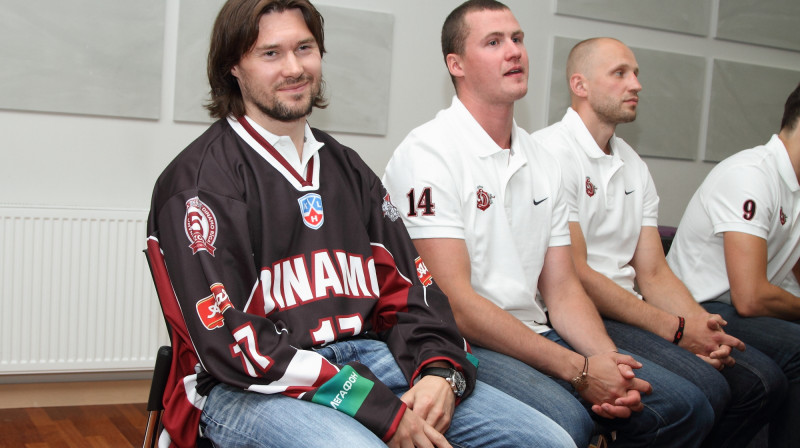Skaists krekls (Ņiživijam) - tā būs "Dinamo" jubilejas forma...

Foto: dinamoriga.eu