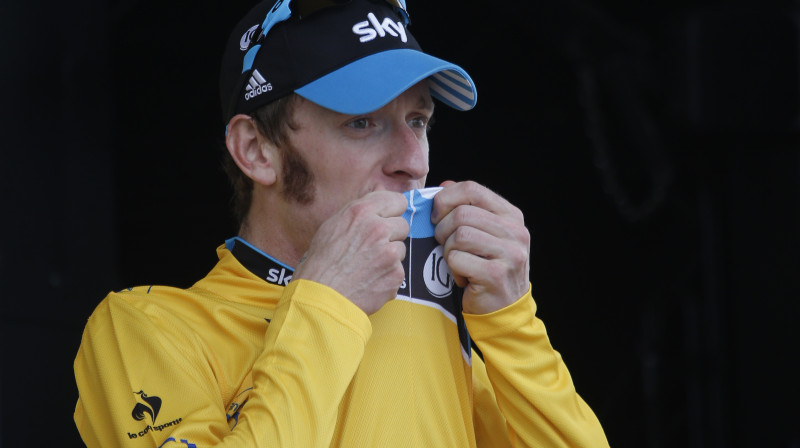 Britu riteņbraucējs Bredlijs Viginss praktiski jau kļuvis par 2012. gada "Tour de France" uzvarētāju 
Foto: AP/Scanpix