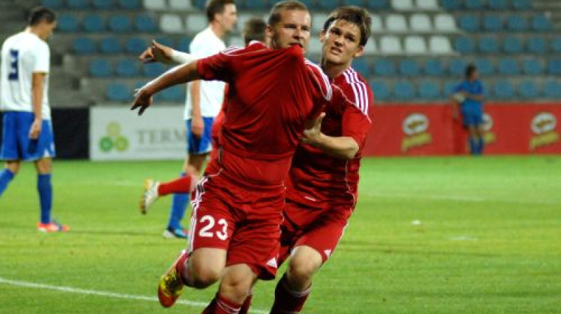 Alans Siņeļņikovs izgāja un iesita. Diemžēl par vēlu...
Foto: Gints Ivuškāns, F64