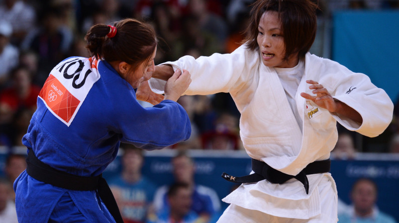 Matsumoto (no labās) pret Kapriori
Foto: AFP/Scanpix