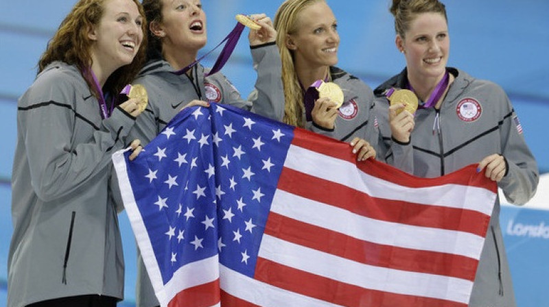 Amerikāņu peldētājas Misija Frenklina, Dana Volmera, Elisone Šmita un Šenona Rīlenda pēc uzvaras 4x200m brīvā stila stafetē
Foto: AP/Scanpix