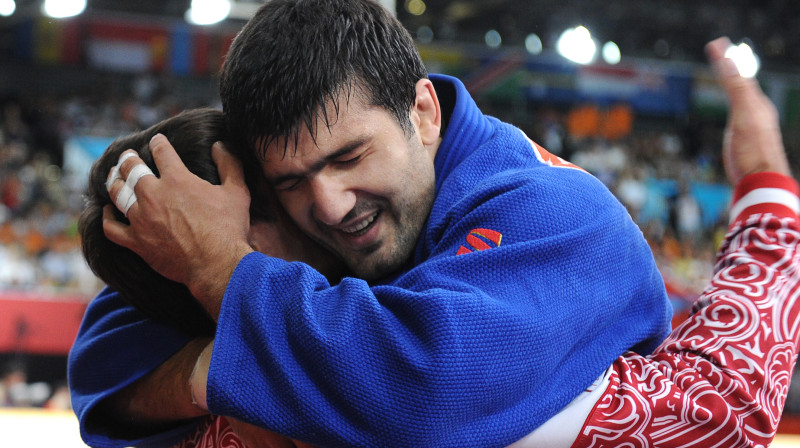 Čempions kopā ar treneri
Foto: ITAR-TASS