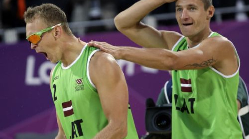 Mārtiņš Pļaviņš un Jānis Šmēdiņš pēc fantastiskā panākuma!

Foto: AP/Scanpix