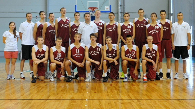 Latvijas U18 izlase.
Foto: Romualds Vambuts