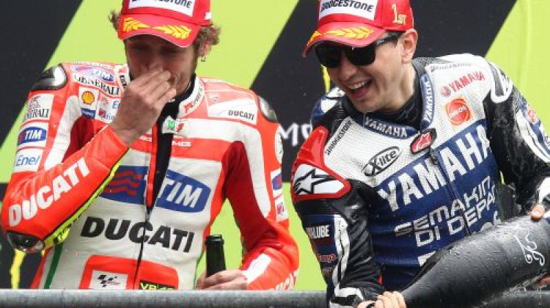 Valentīno Rosi un Horhe Lorenso atkal būs komandas biedri
Foto: AP/Scanpix