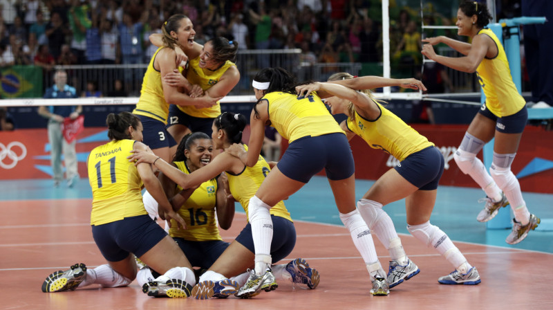 Brazīlijas volejbolistes svin otro olimpisko zeltu pēc kārtas 
Foto: AP/Scanpix