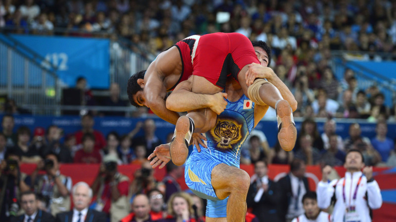 Tatsuhiro Jonemitsu veic metienu fināla cīņā
Foto: AFP/Scanpix