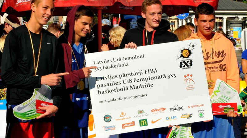 Jaunie ventspilnieki: Latvijas čempioni 3x3 basketbolā U18 grupā.
Foto: Romualds Vambuts
