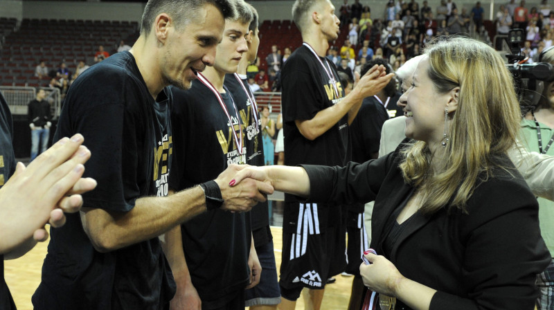 Sandis Valters, astoto reizi karjerā saņemot Latvijas čempiona medaļu 
Foto: Romāns Kokšarovs, Sporta Avīze, f64