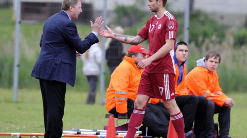Aleksandrs Starkovs apmierināts ar Edgara Gaurača spēli
Foto: Romāns Kokšarovs, Sporta Avīze, F64