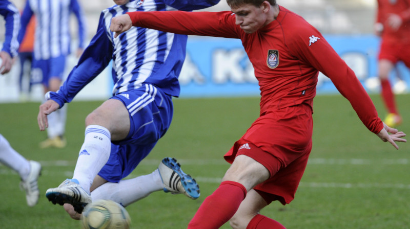 Valērijs Šabala (pa labi) mačā pret "Metalurgu"
Foto: Romāns Kokšarovs, Sporta Avīze, f64