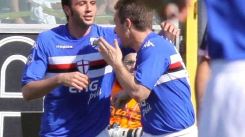 Pirms diviem gadiem Pacīni (pa kreisi) un Kasāno (pa labi) veidoja vienu no labākajiem uzbrukuma duetiem "Sampdoria" vienībā
Foto: Scanpix