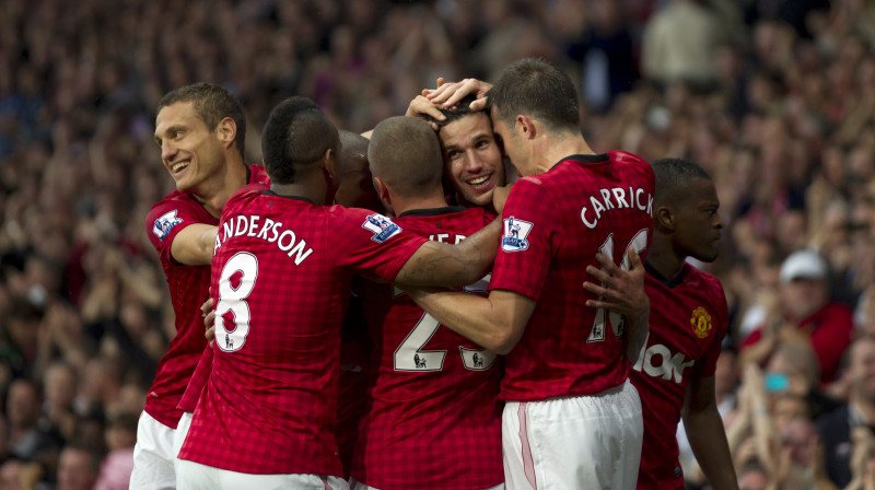 Komandas biedri sveic Robinu van Pērsiju
Foto: AP/Scanpix