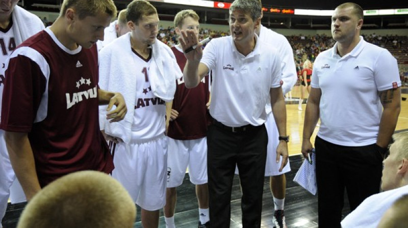 Ainars Bagatskis dod norādījumus spēlētājiem
Foto: Romāns Kokšarovs, Sporta Avīze, f64