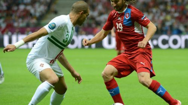 Petrs Jirāčeks Eiropas čempionātā pret Pepi
Foto: AFP/Scanpix