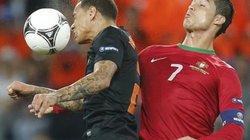 Gregorijis van der Vīls cīņā ar Krištianu Ronaldu
Foto: AP/Scanpix