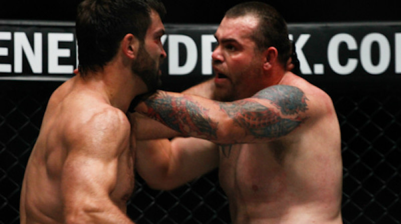 Andrejs Arlovskis (pa kreisi) cīņā ar Timu Silviu
Foto: sherdog.com