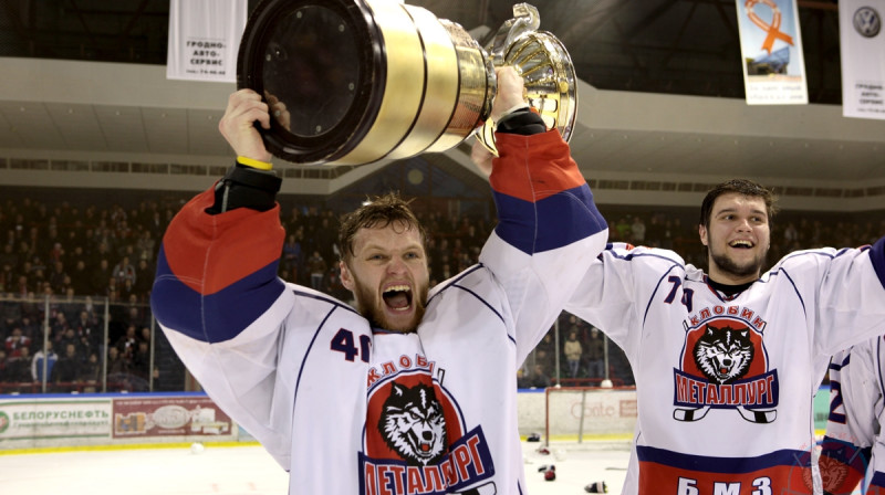 Pagājušās sezonas izskaņā BAČ uzvarētāju kausu virs galvām pacēla Žlobinas ''vilki''. Kura komanda pacels pēc šīs sezonas?
Foto: metallurg.zhlobin.by
