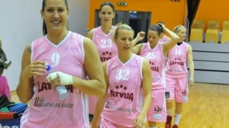 2012. gada vasarā Latvijas valstsvienībā spēlēja sešas basketbolistes, kuras sezonas laikā pārstāvēja Latvijas klubus
Foto: Romualds Vambuts, Sportacentrs.com