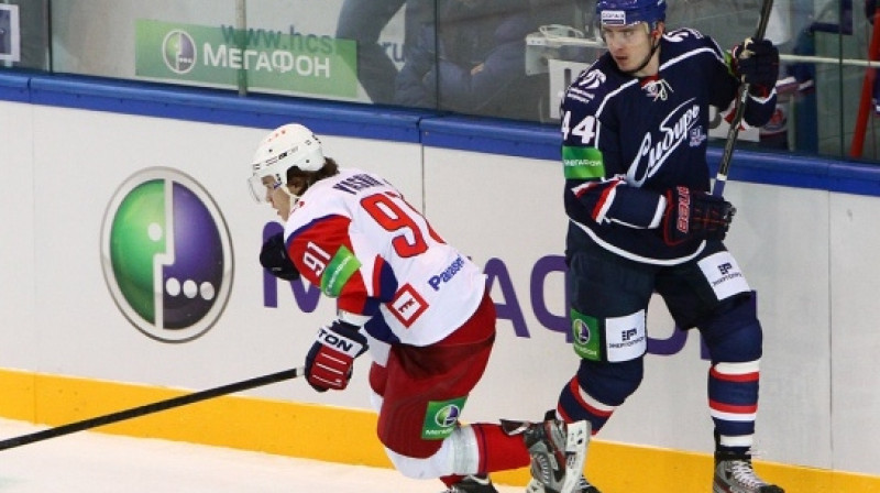 Artūrs Kulda (pa labi)
Foto: hcsibir.ru