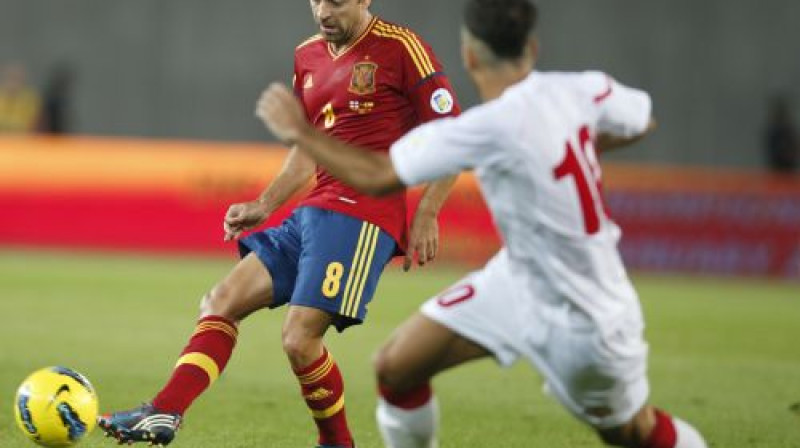 Čavi Ernandess piespēlē
Foto: AFP/Scanpix