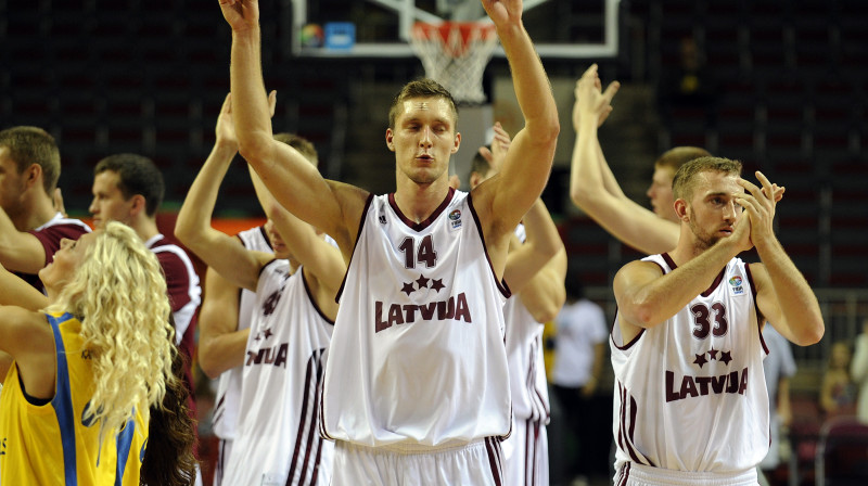"Briesmas no Ogres" - Kaspars Bērziņš EuroBasket 2013 kvalifikācijas turnīra laikā parādīja līdz šim labāko sniegumu valstsvienības rindās
Foto: Romāns Kokšarovs, "Sporta Avīze", f64