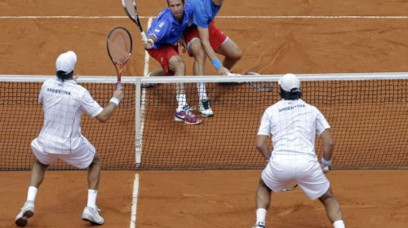 Radeks Štepaneks un Tomašs Berdihs spēlē pret Karlosu Berloku un Eduardo Švanku
Foto: AP/Scanpix