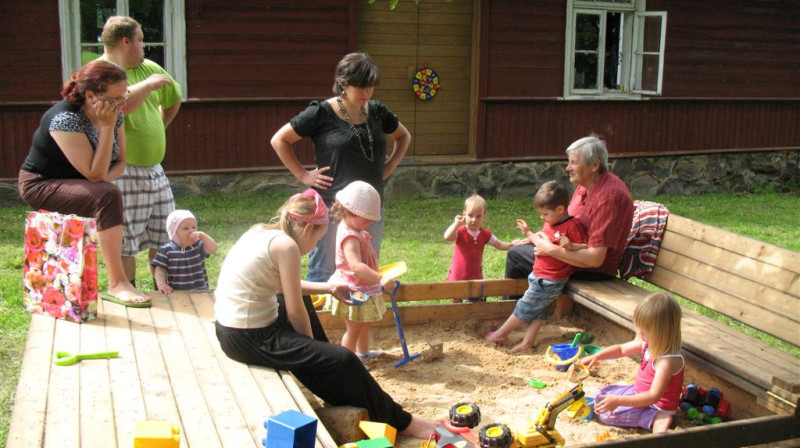 Arī šajā smilšukastē ir viedoklis, ka vajag lielāku un labāku vietiņu... Jautājums - kā?

Foto:muzejs.co